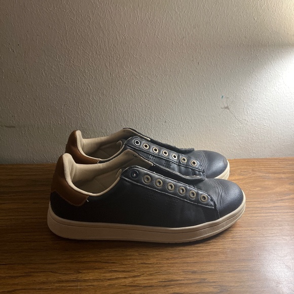 Tommy Hilfiger shoes (good condition) - Picture 3 of 5